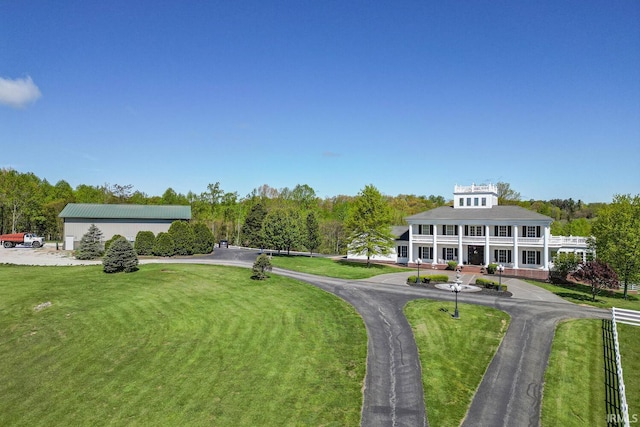 view of property's community featuring a lawn