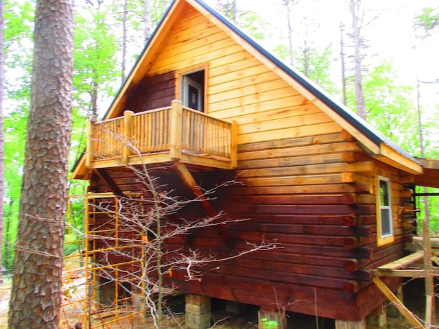 view of side of property featuring a balcony