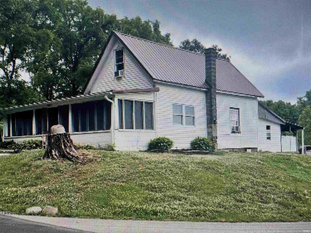 view of front of home with a front yard