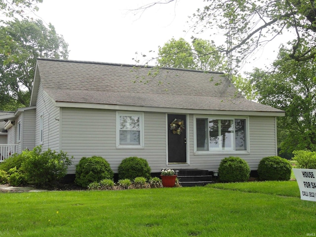 view of front of house with a front lawn