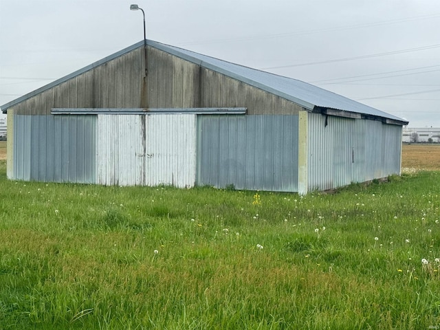 view of shed / structure with a yard