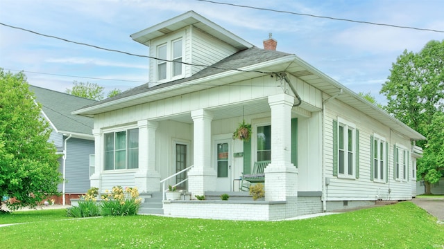 view of front of house featuring a front yard and covered porch