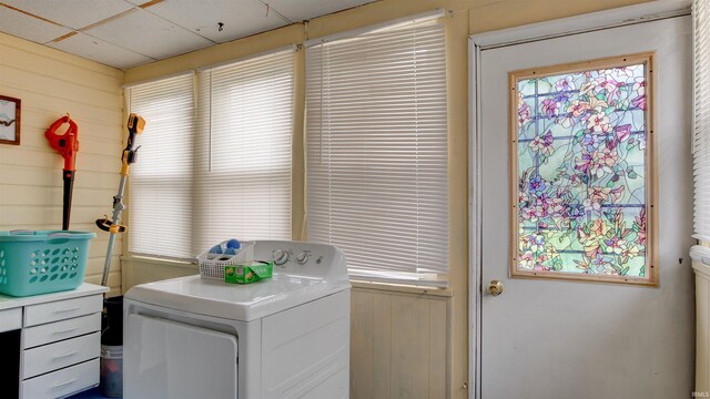 laundry area featuring washer / clothes dryer