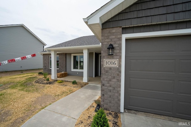 property entrance featuring a porch