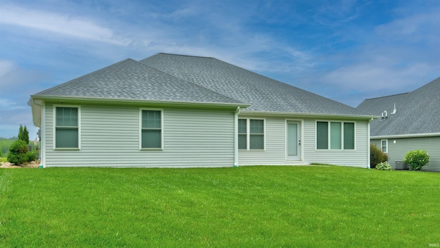 back of house featuring a lawn