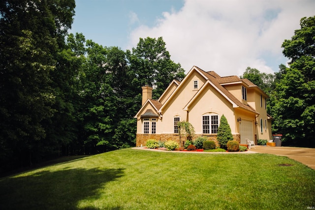 view of front facade with a garage and a front yard