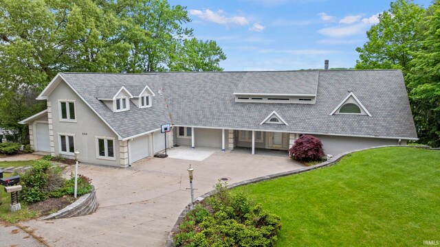 view of front of home featuring a garage and a front yard