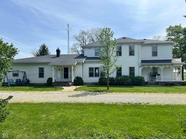 view of front of property featuring a front lawn