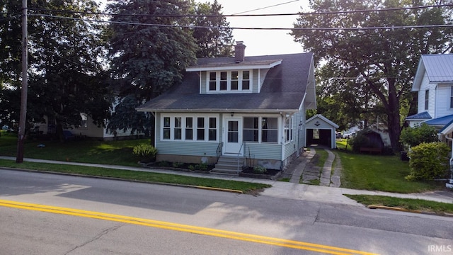 view of front of house featuring a front yard