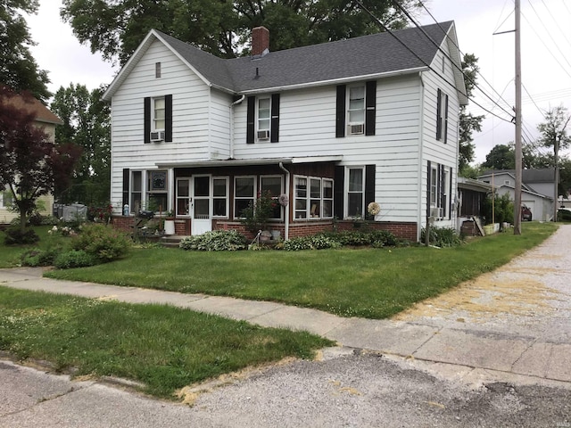 view of front of house with a front lawn