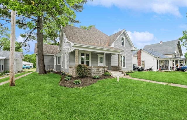 view of front of home featuring a front yard