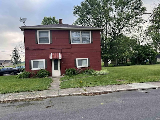 front of property with a front lawn