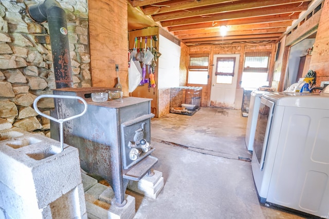 basement featuring washing machine and clothes dryer