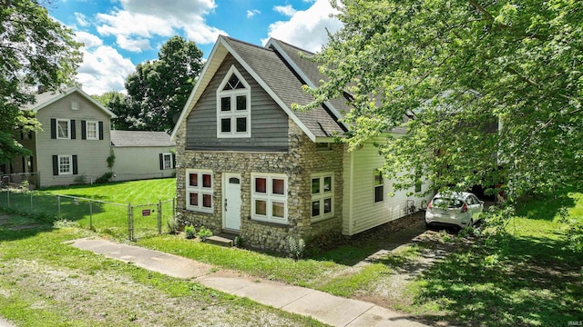 view of front facade with a front lawn