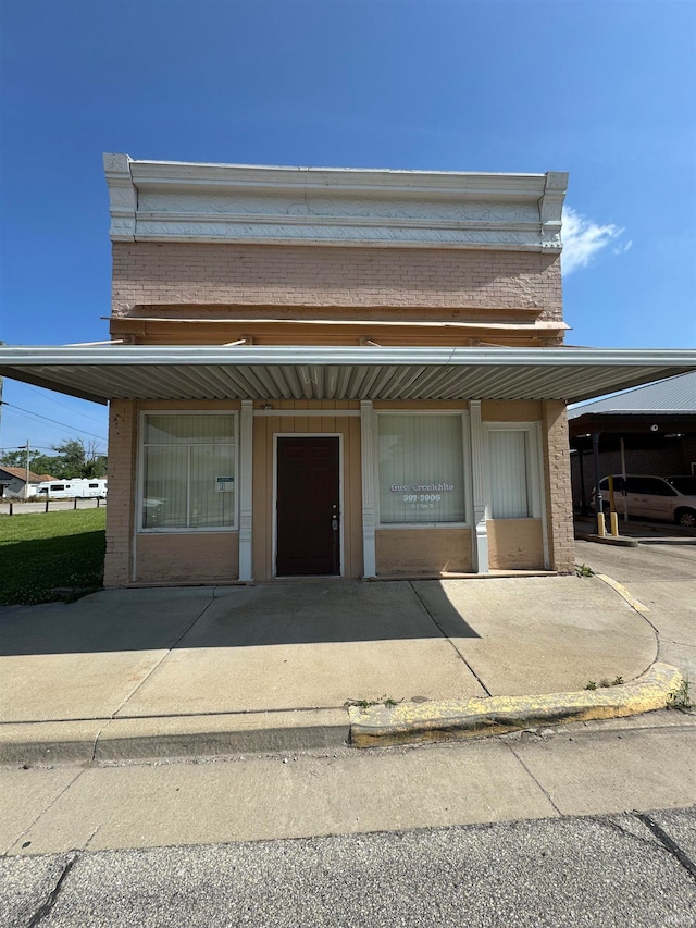 view of front of house