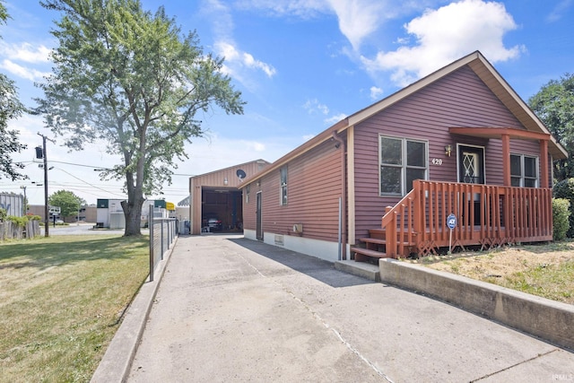 view of front of property featuring a front yard, a garage, and an outdoor structure