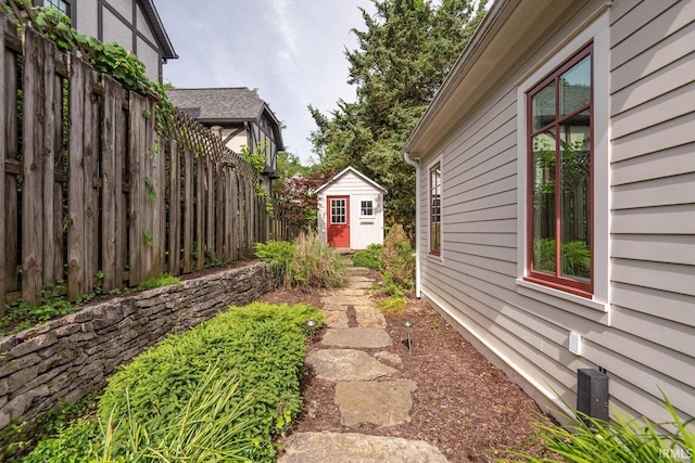 view of yard with a storage shed