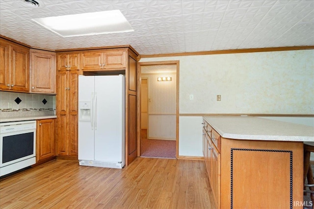 kitchen featuring decorative backsplash, light hardwood / wood-style flooring, crown molding, and white appliances