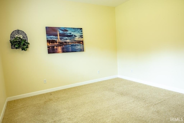 unfurnished room featuring carpet