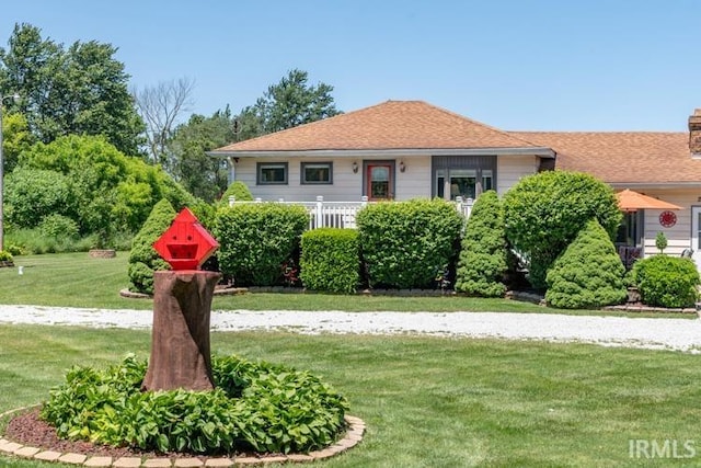 view of front of house featuring a front yard