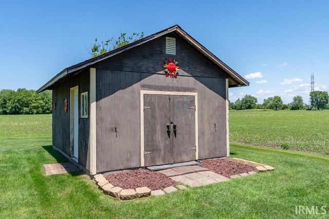 view of outdoor structure featuring a yard