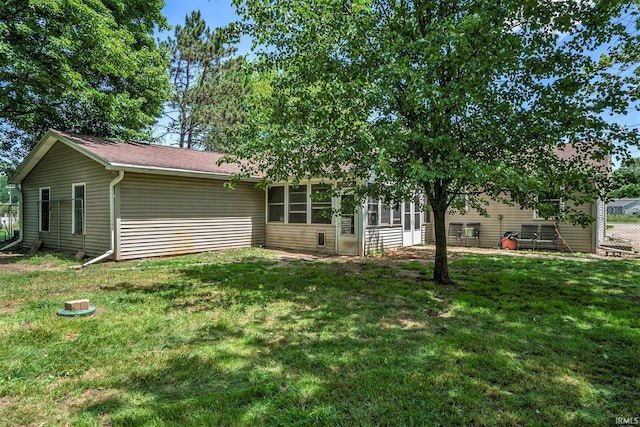 back of house featuring a yard