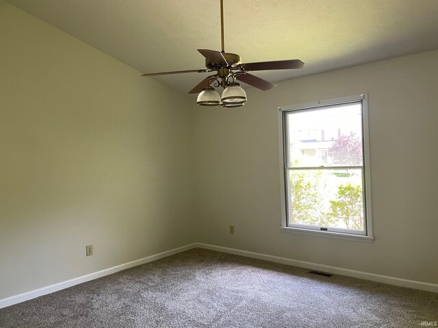 unfurnished room with carpet and ceiling fan