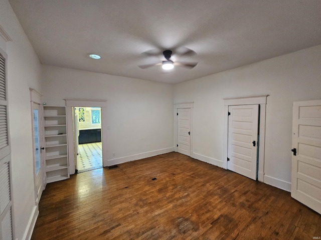 empty room featuring dark hardwood / wood-style floors and ceiling fan