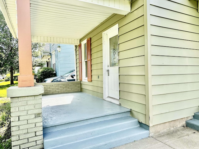 doorway to property with covered porch