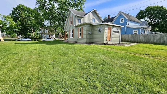 back of house featuring a lawn