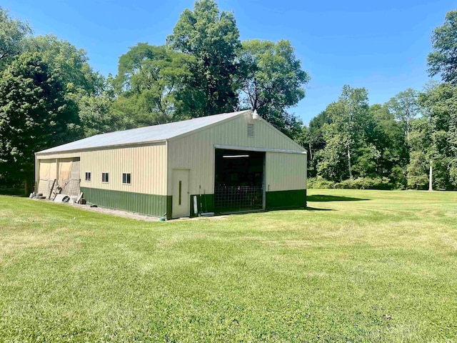 view of shed / structure featuring a lawn