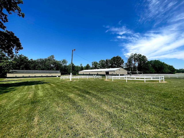 view of yard featuring a rural view