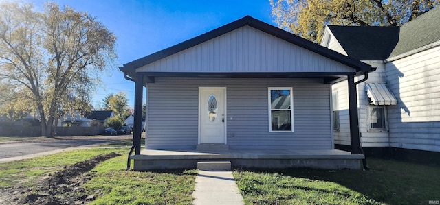 bungalow with a front lawn and a porch