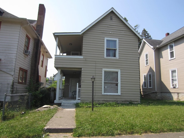 view of front of property featuring a front yard