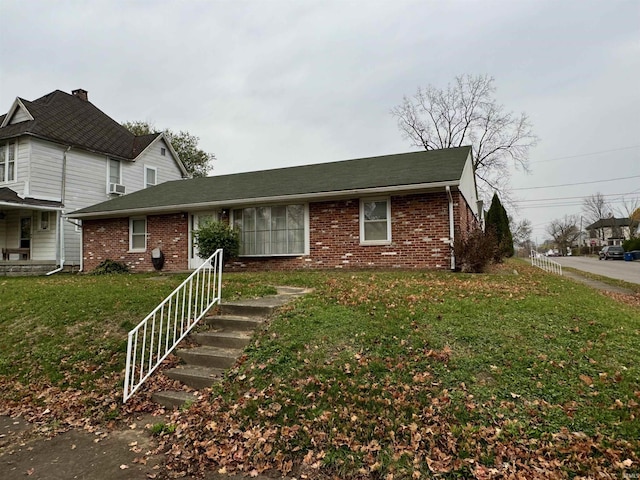 view of front of home featuring a front yard