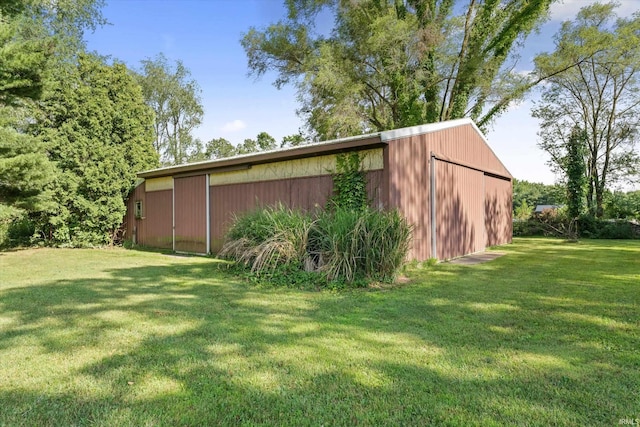 view of outdoor structure with a yard