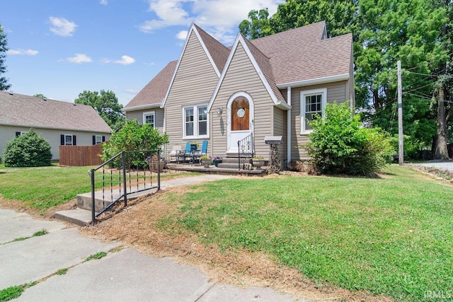 view of front facade featuring a front yard