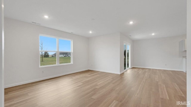 spare room featuring visible vents, recessed lighting, light wood-style flooring, and baseboards