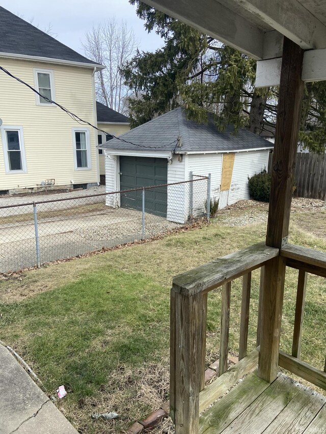 view of yard featuring a garage and an outdoor structure