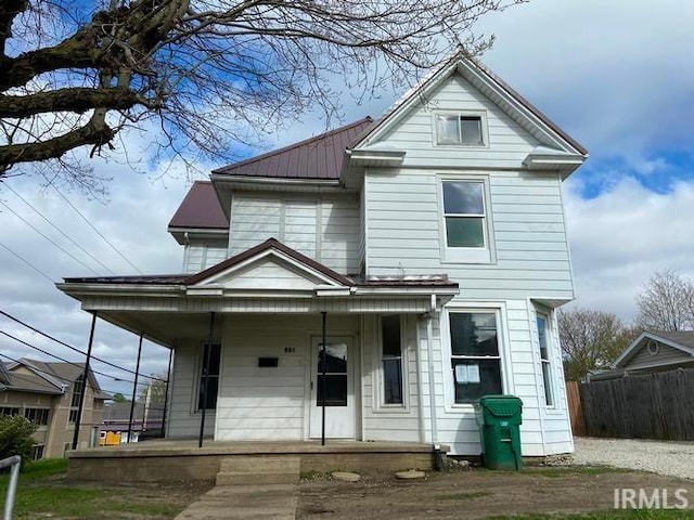 view of front of property featuring a porch