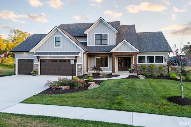 view of front of house featuring a garage and a front yard