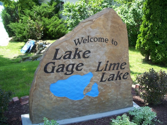 view of community / neighborhood sign