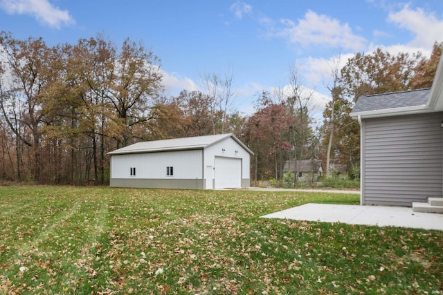 view of yard featuring an outbuilding and a detached garage