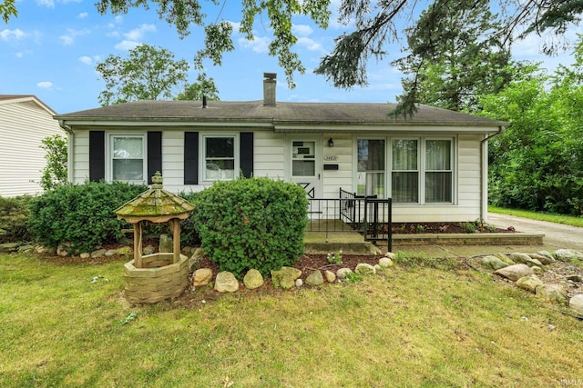 view of front of house with a front yard