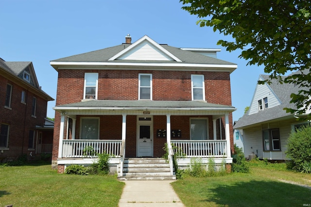 view of front of property featuring a front yard