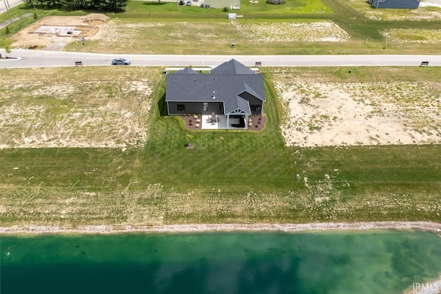 bird's eye view featuring a rural view and a water view