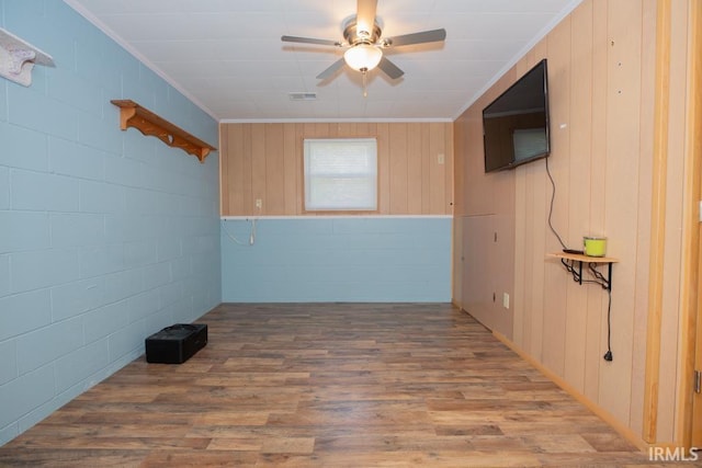 unfurnished room with crown molding, wood-type flooring, and ceiling fan