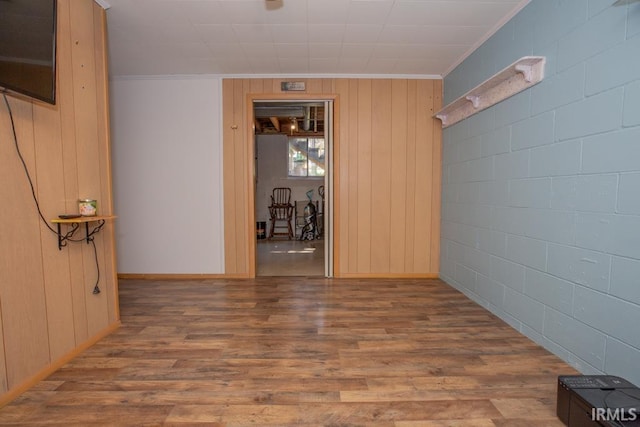 unfurnished room featuring crown molding and hardwood / wood-style floors