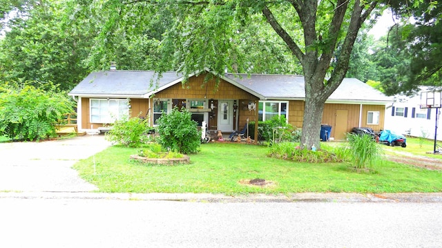 view of front of home with a front lawn