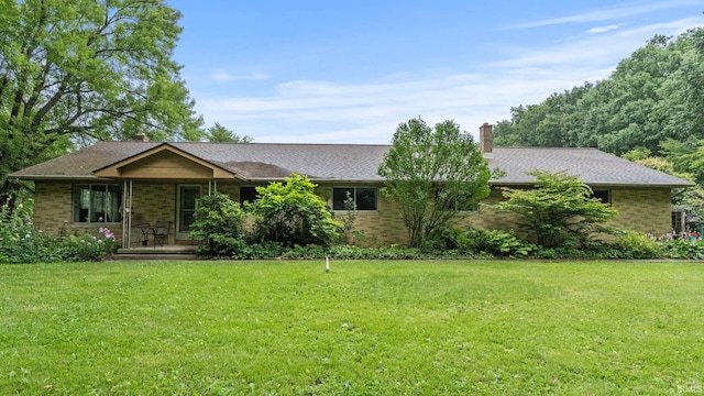 single story home with a front lawn